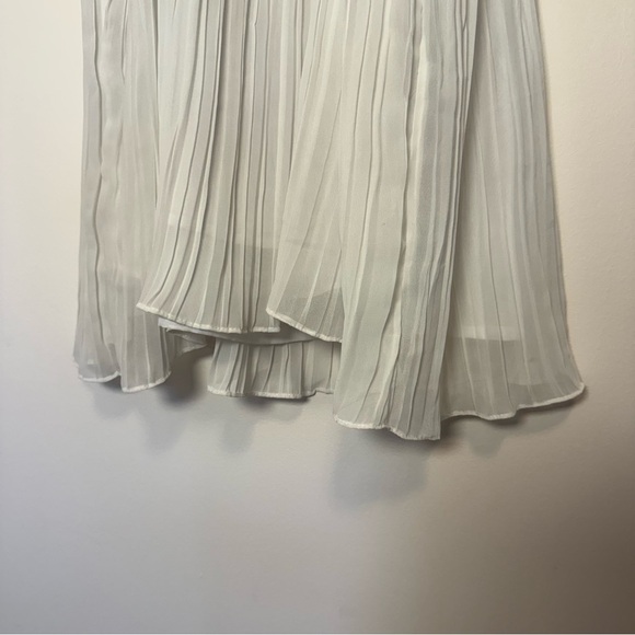 BCBGenaration Elegant White Pleated Women's Top/Dress Size M - Picture 4 of 6